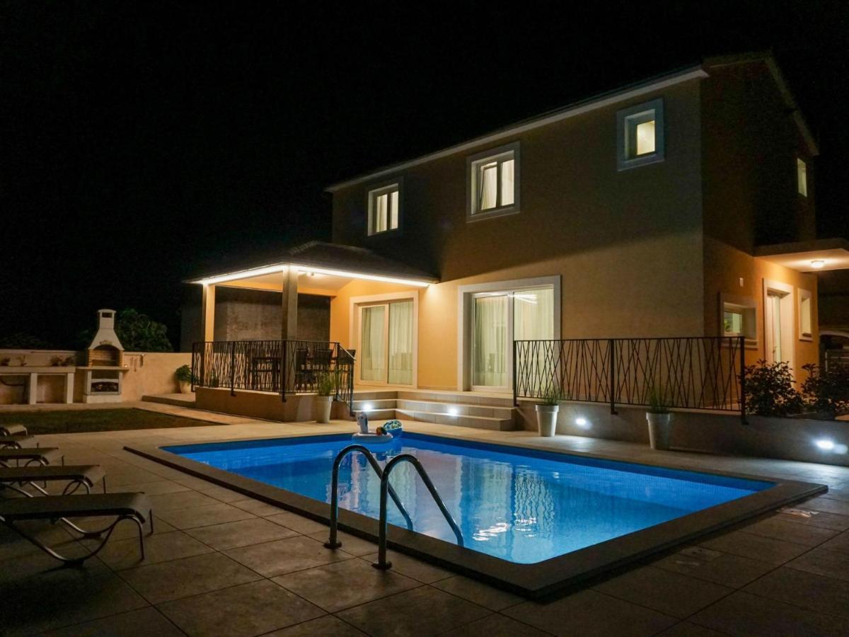 Holiday Home Villa Dora By Interhome Пула Екстериор снимка